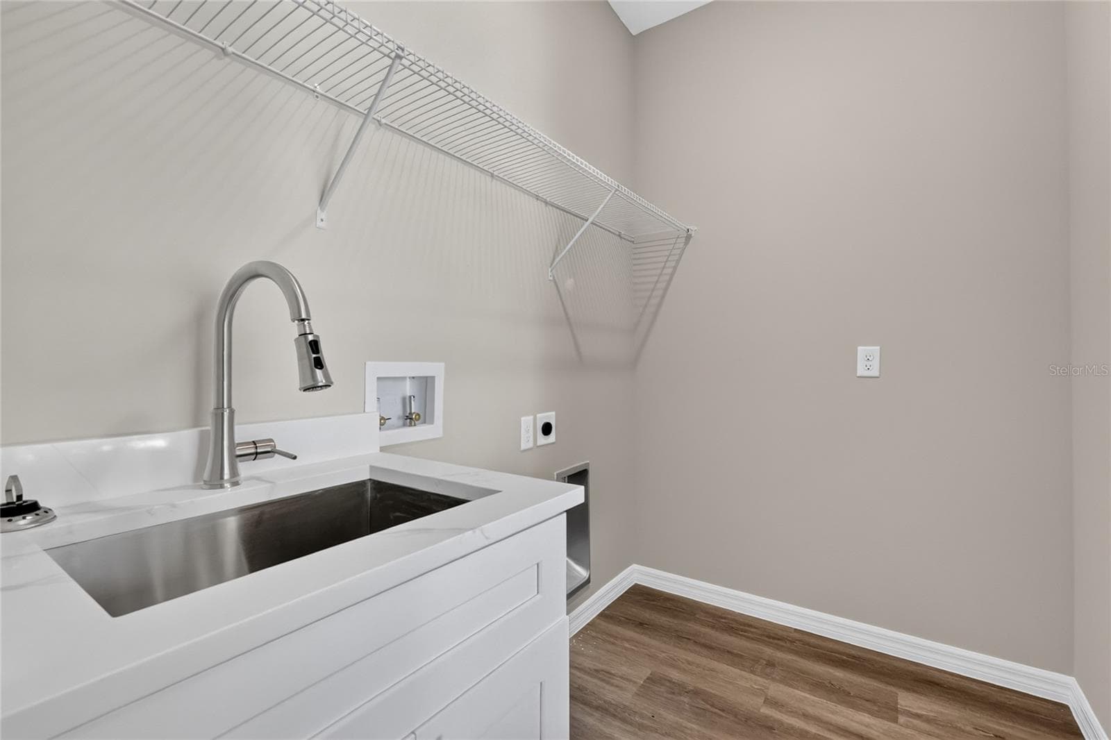 Laundry room with sink - 41428 ROYAL TRAILS RD, EUSTIS