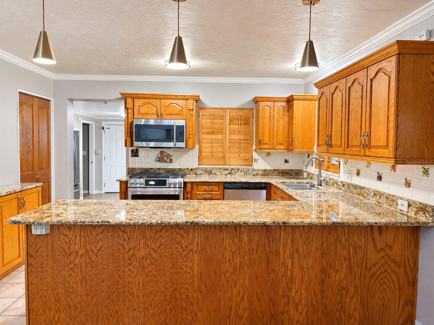 Single Family Residence at 1146 30TH AVE N, ST PETERSBURG, photo 6 of 11