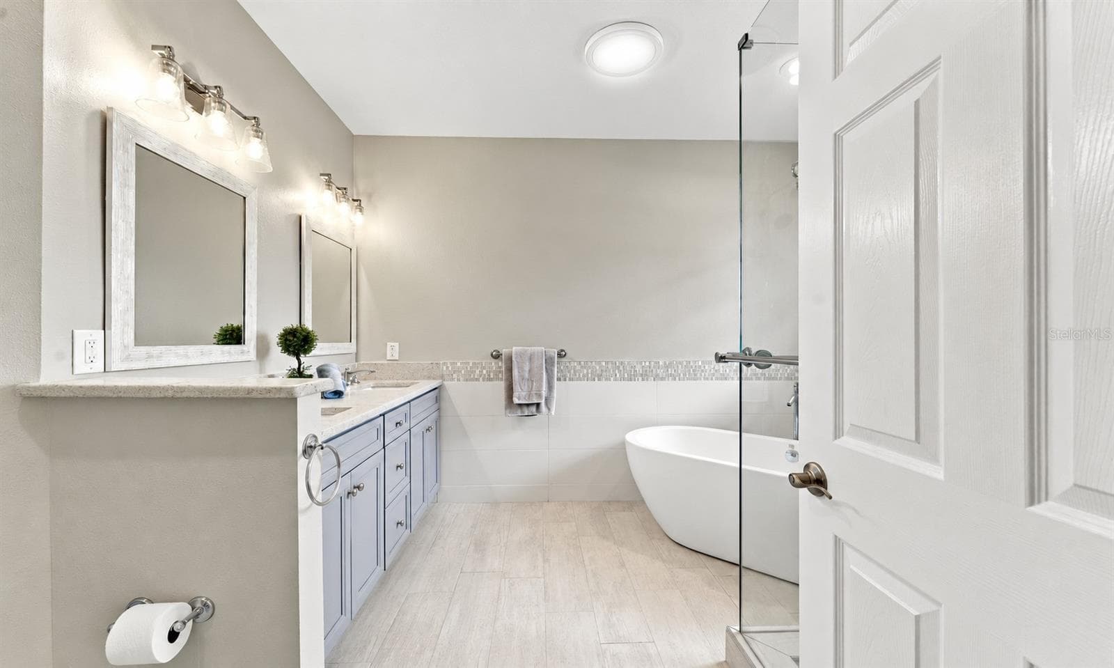 Townhouse at 14454 MIRABELLE VISTA CIR, TAMPA, photo 19 of 52