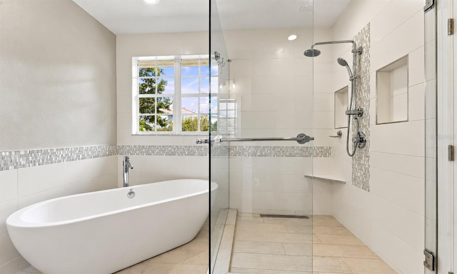 Townhouse at 14454 MIRABELLE VISTA CIR, TAMPA, photo 21 of 52