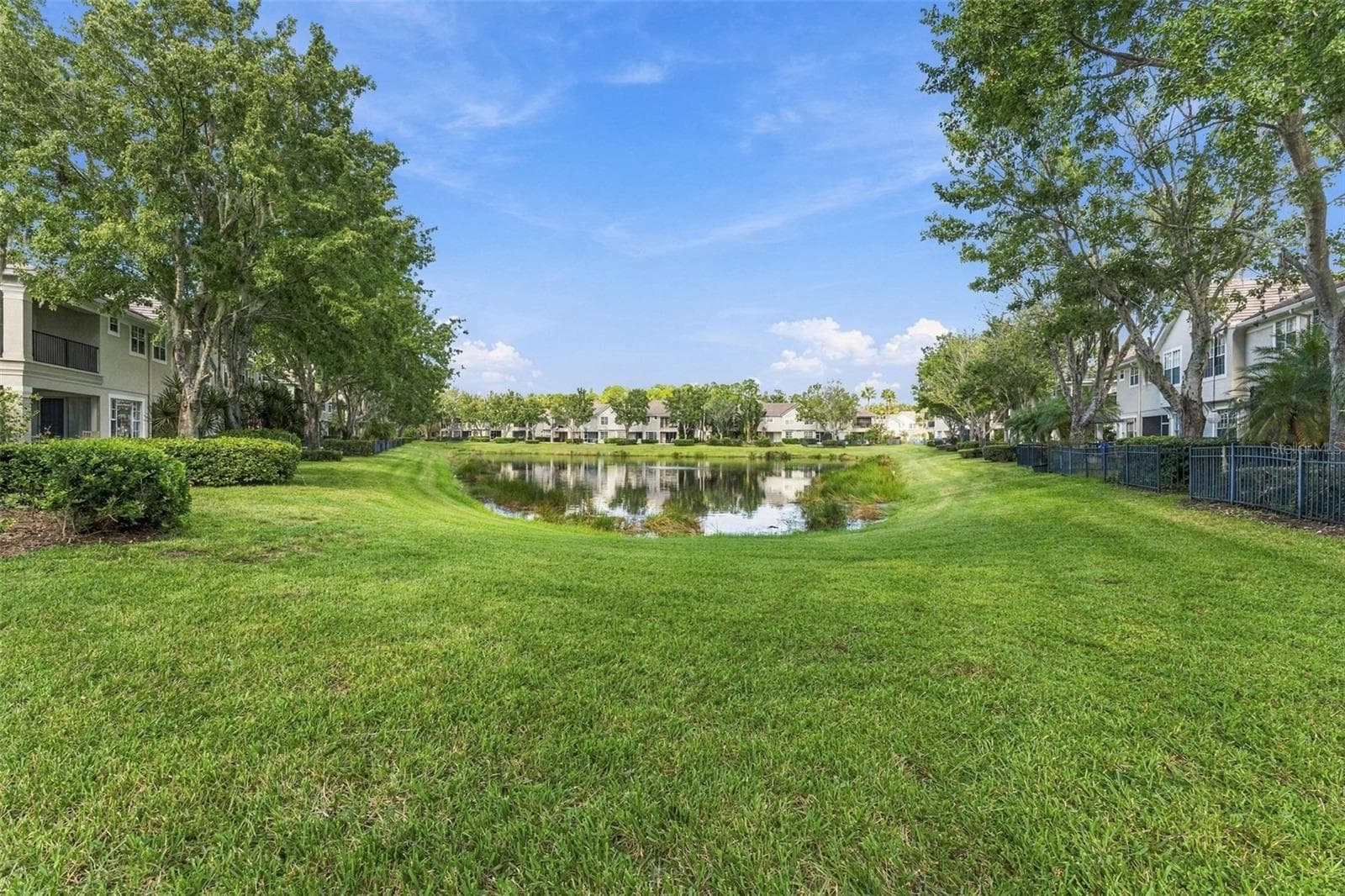 Townhouse at 14454 MIRABELLE VISTA CIR, TAMPA, photo 38 of 52