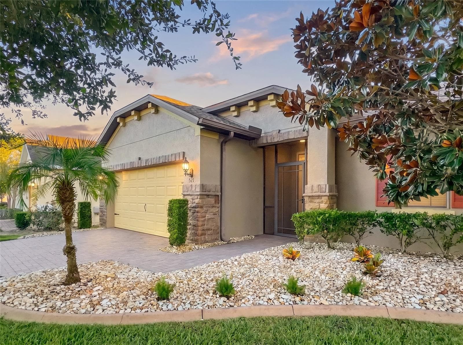 521 VISTA SOL DR