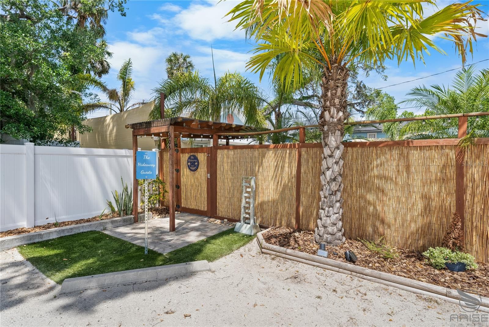 Single Family Residence at 305 LIVE OAK, NEW SMYRNA BEACH, photo 10 of 52