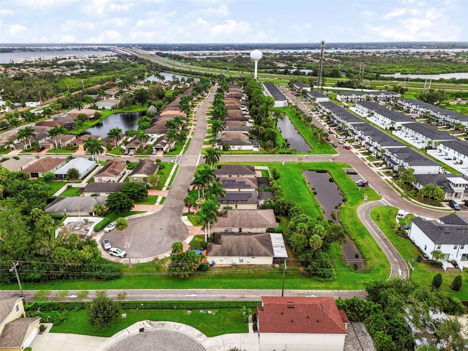 Single Family Residence at 105 SAN LORENZO CT, BRADENTON, photo 7 of 42