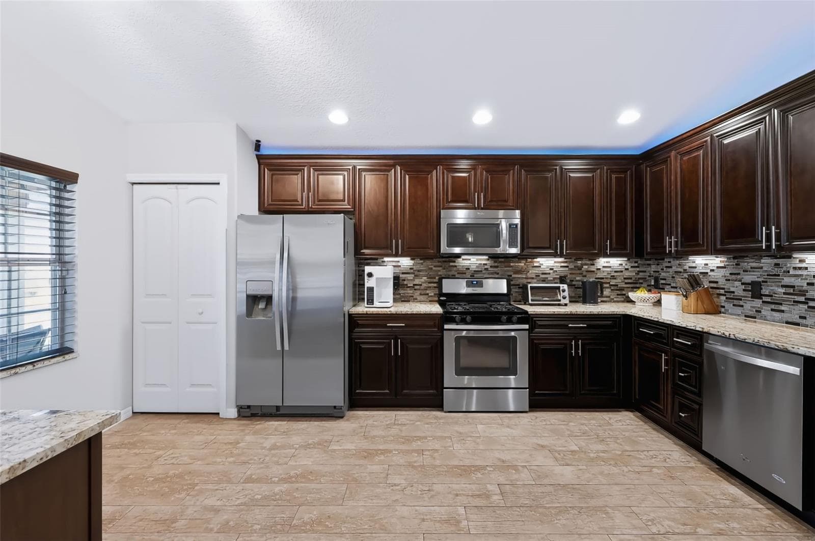 Single Family Residence at 105 SAN LORENZO CT, BRADENTON, photo 15 of 42