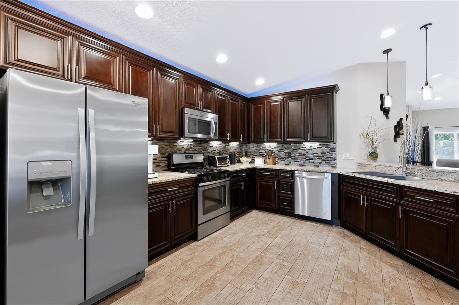 Single Family Residence at 105 SAN LORENZO CT, BRADENTON, photo 18 of 42