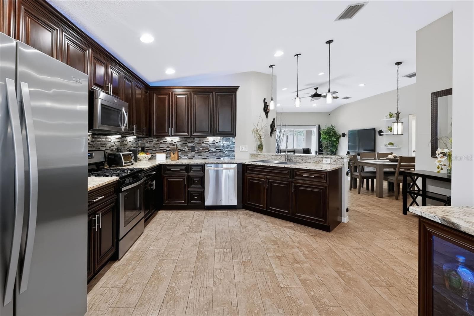 Single Family Residence at 105 SAN LORENZO CT, BRADENTON, photo 19 of 42