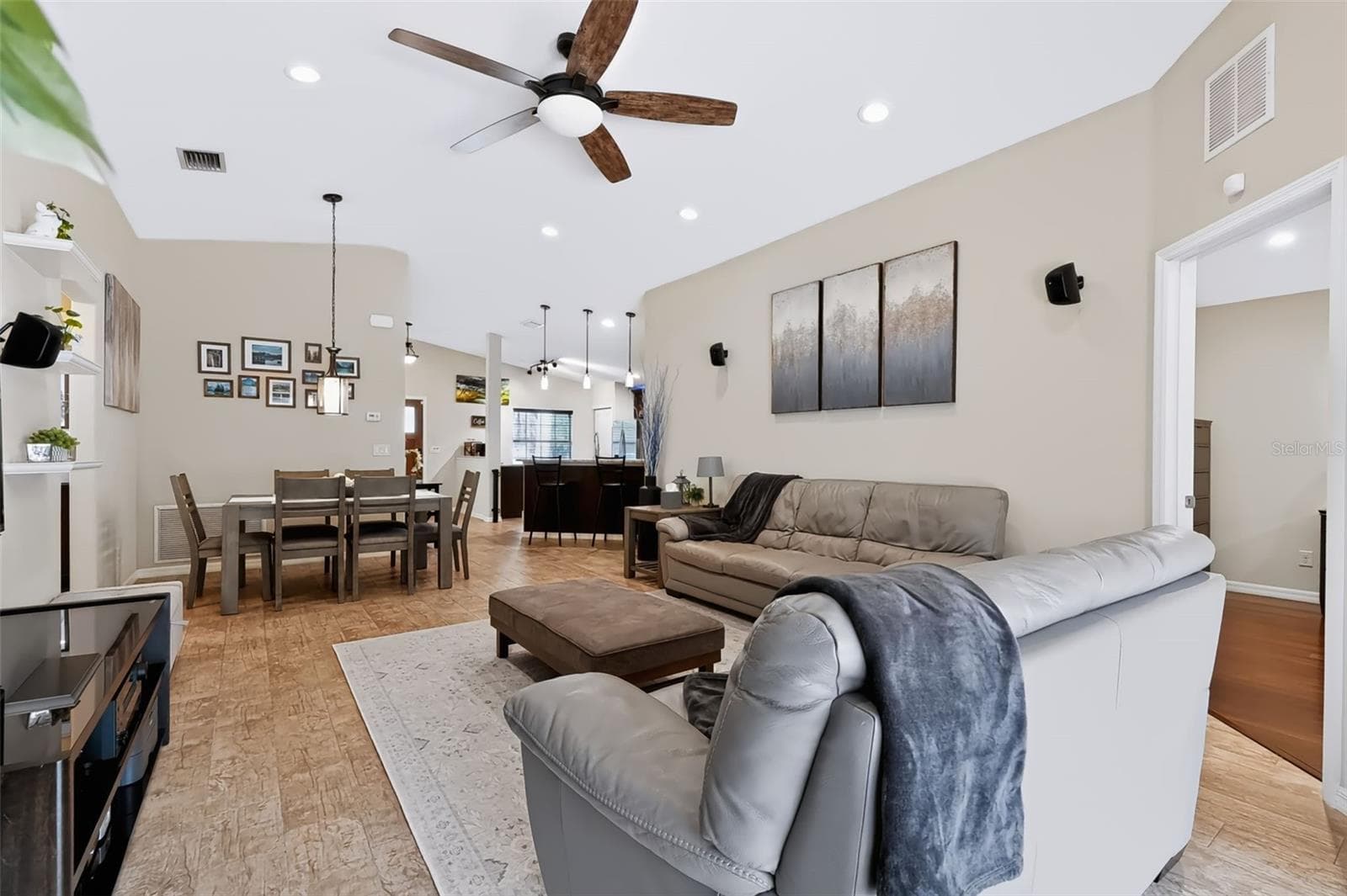 Single Family Residence at 105 SAN LORENZO CT, BRADENTON, photo 23 of 42