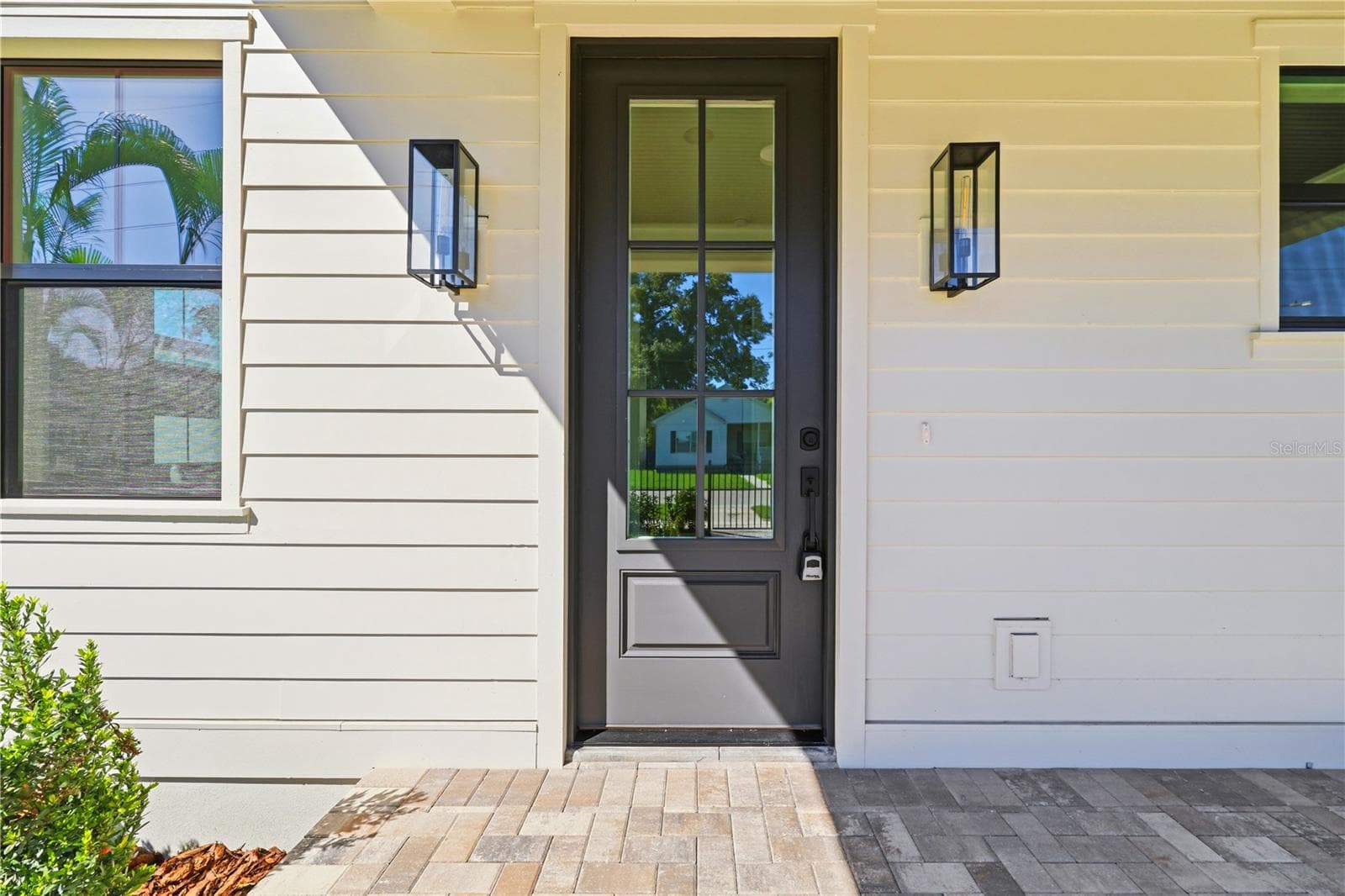 Single Family Residence at 1025 MELROSE AVE S, ST PETERSBURG, photo 6 of 48