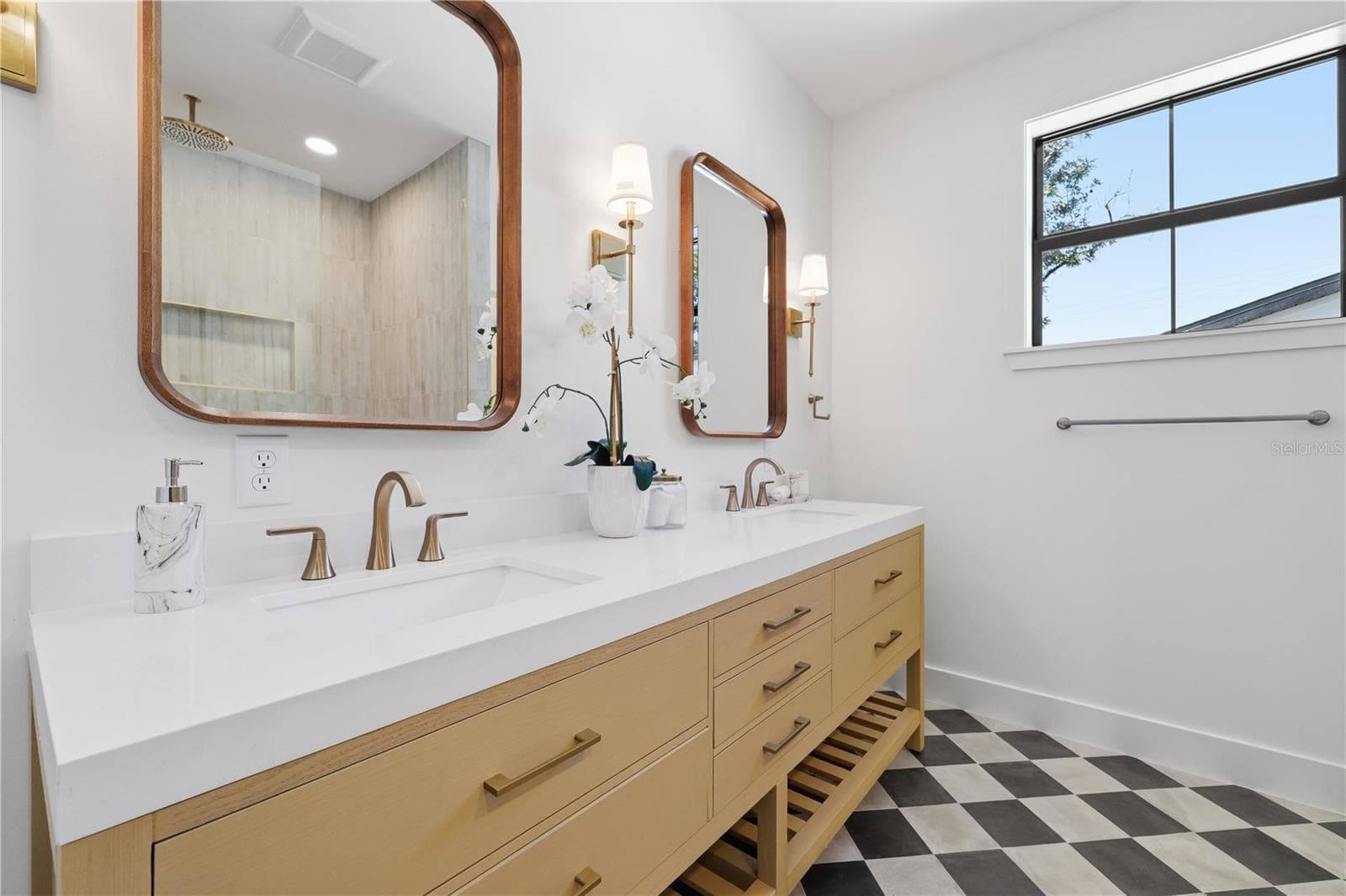 Single Family Residence at 1025 MELROSE AVE S, ST PETERSBURG, photo 24 of 48