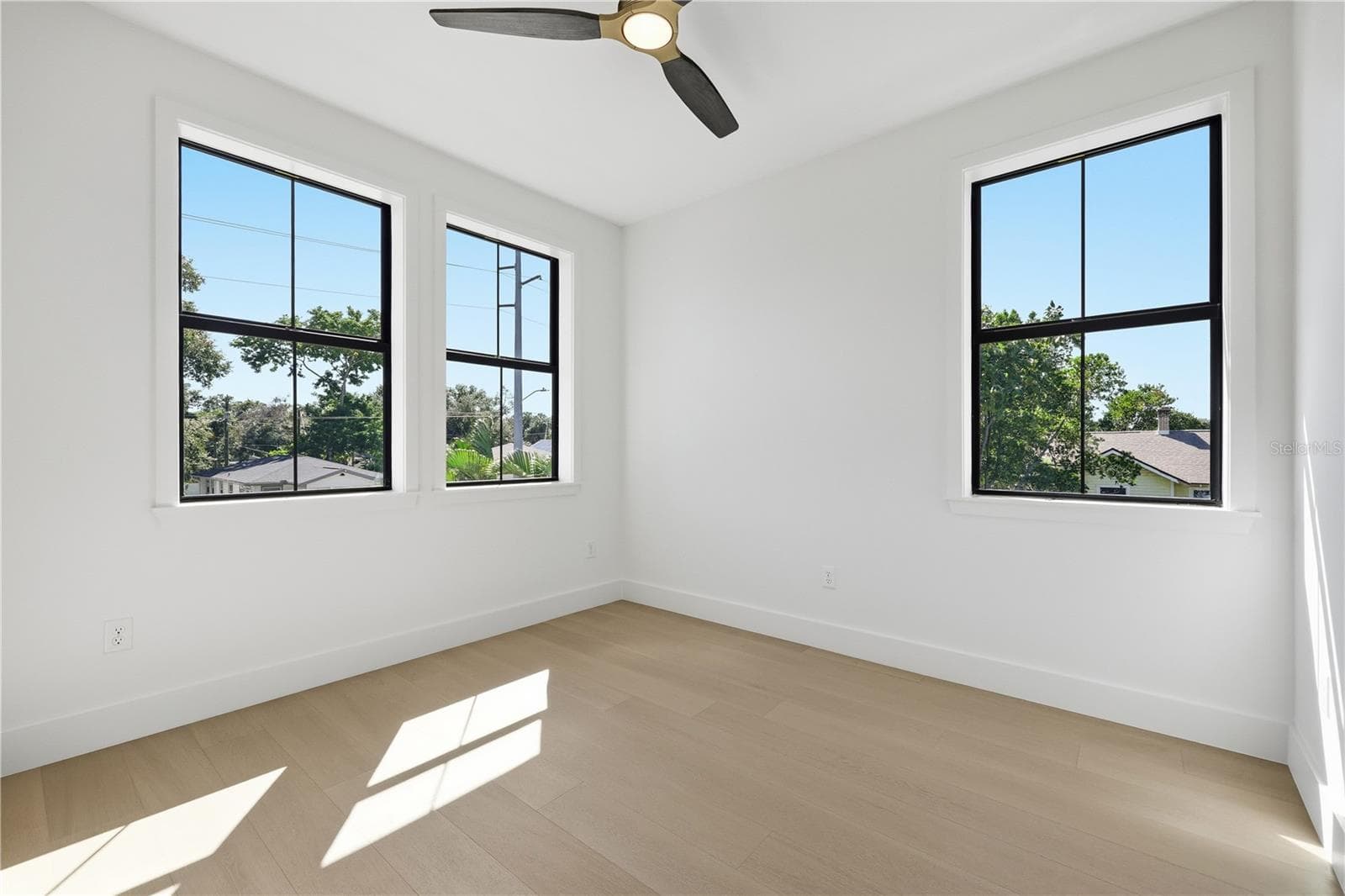 Single Family Residence at 1025 MELROSE AVE S, ST PETERSBURG, photo 31 of 48