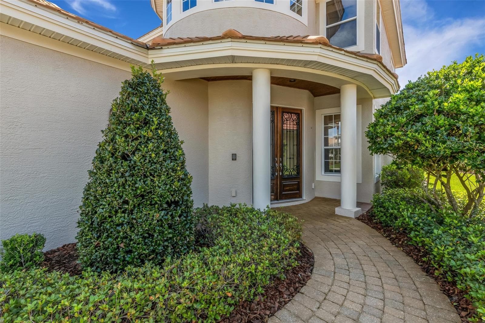 and this stunning home is a class all by itself! - 2734 BELLERIVE DR, LAKELAND