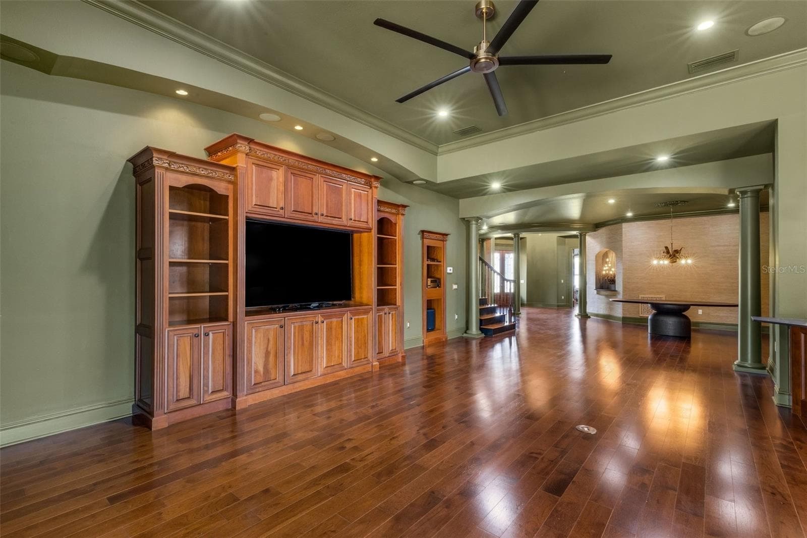 The entire space yields many options for furniture placement . . . - 2734 BELLERIVE DR, LAKELAND