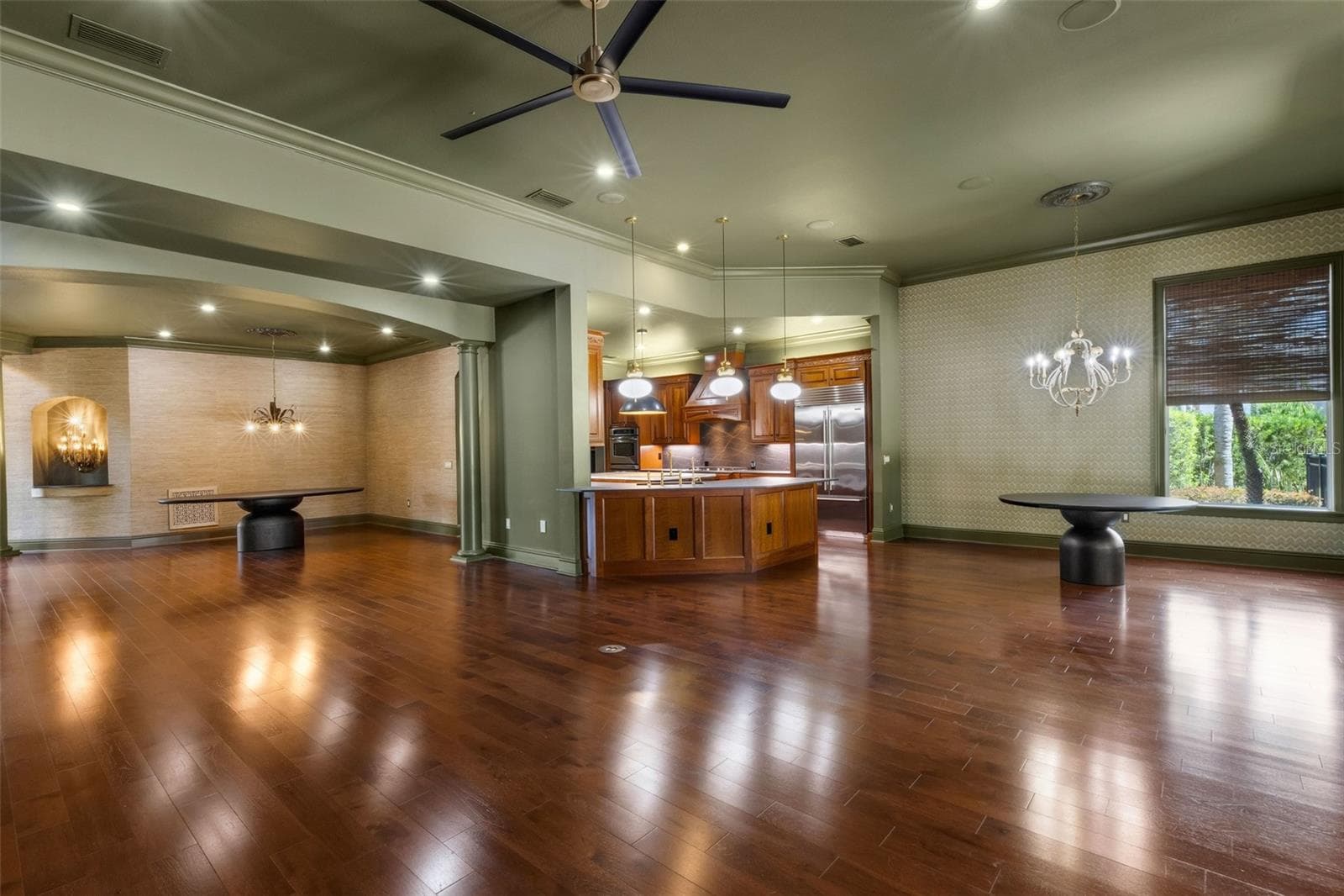 A simple WOW will do!! - 2734 BELLERIVE DR, LAKELAND