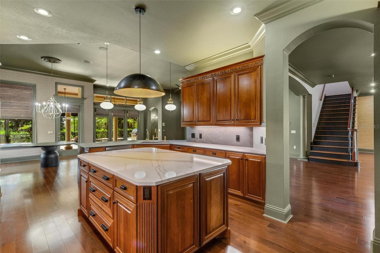 Plus, it's pretty easy on the eye . . . - 2734 BELLERIVE DR, LAKELAND