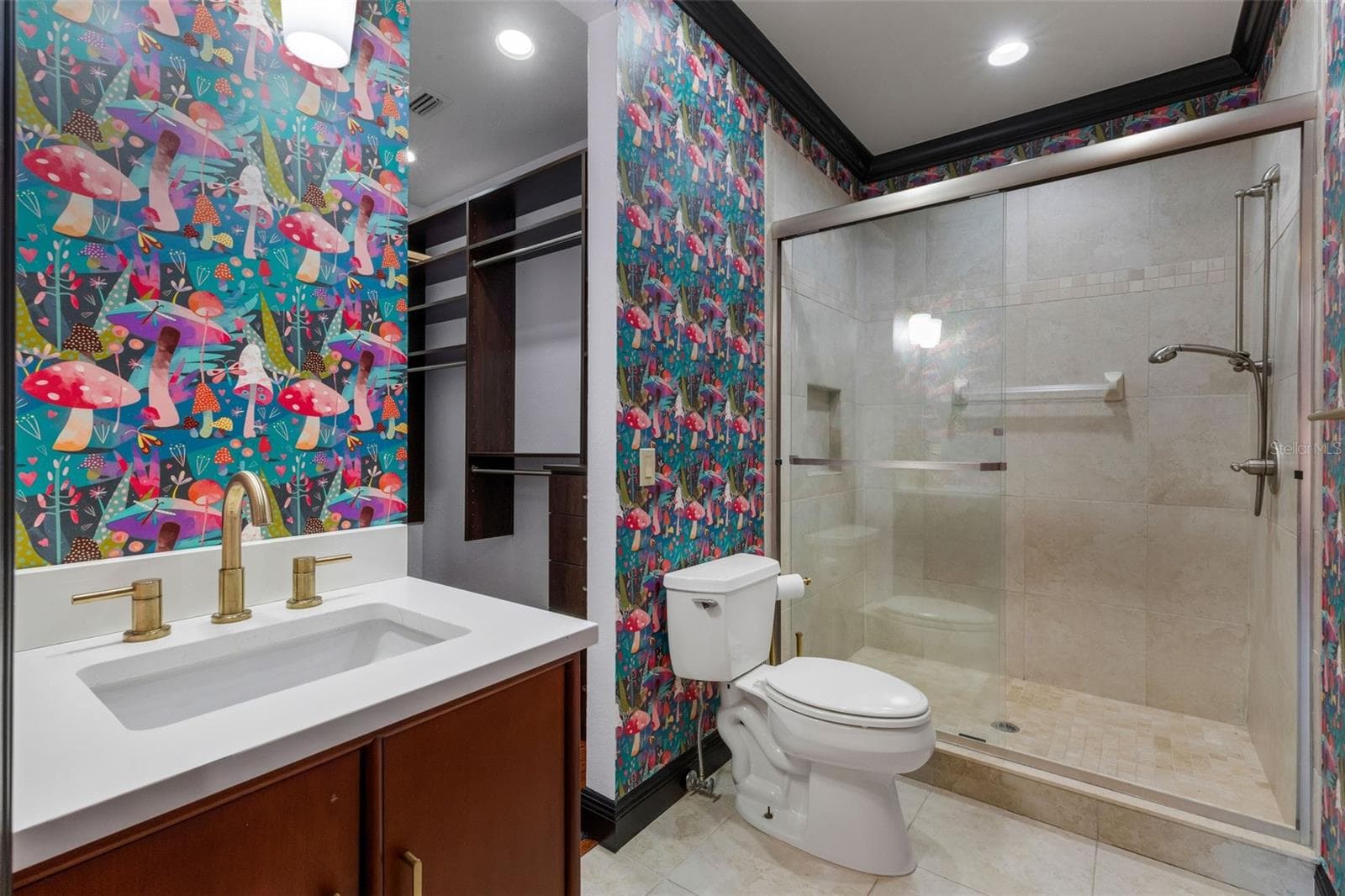 This one has a private ensuite bathroom and walk-in closet. - 2734 BELLERIVE DR, LAKELAND