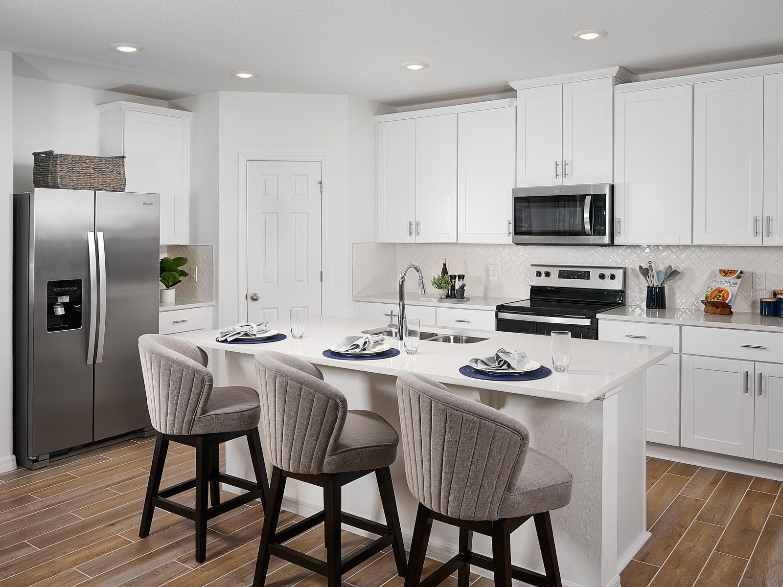 Photo is not of the actual home, but is an inspirational photo of builder’s model home and may depict options, furnishings, and/or decorator features that are not included. - 2041 ROSEWOOD DR, BARTOW