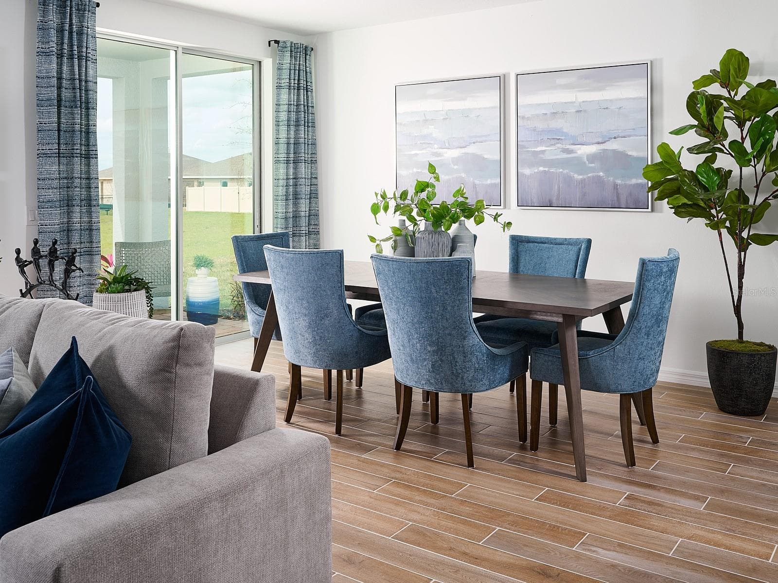Photo is not of the actual home, but is an inspirational photo of builder’s model home and may depict options, furnishings, and/or decorator features that are not included. - 2041 ROSEWOOD DR, BARTOW