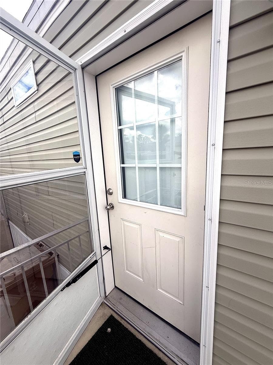 Manufactured Home at 7060 FAIRVIEW VILLAGE CIR, WINTER HAVEN, photo 3 of 44