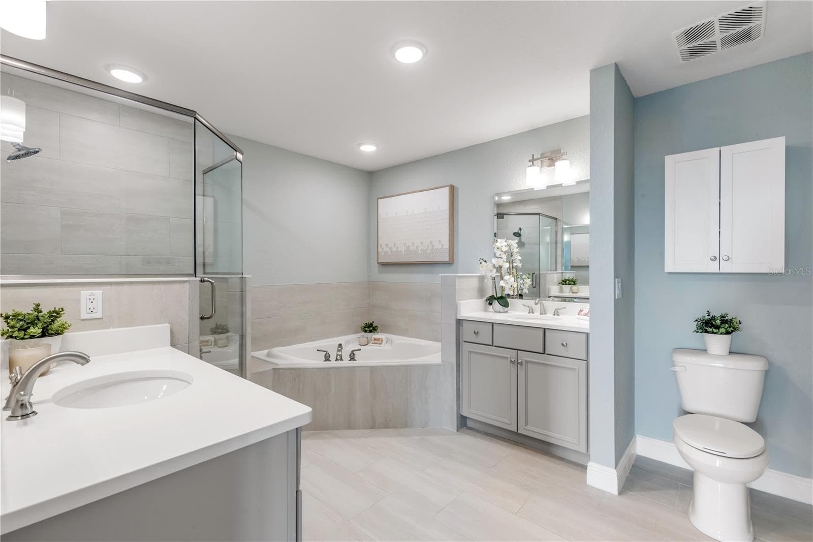 Primary bathroom with dual vanities - 1 RIVERWALK DR #303, NEW SMYRNA BEACH