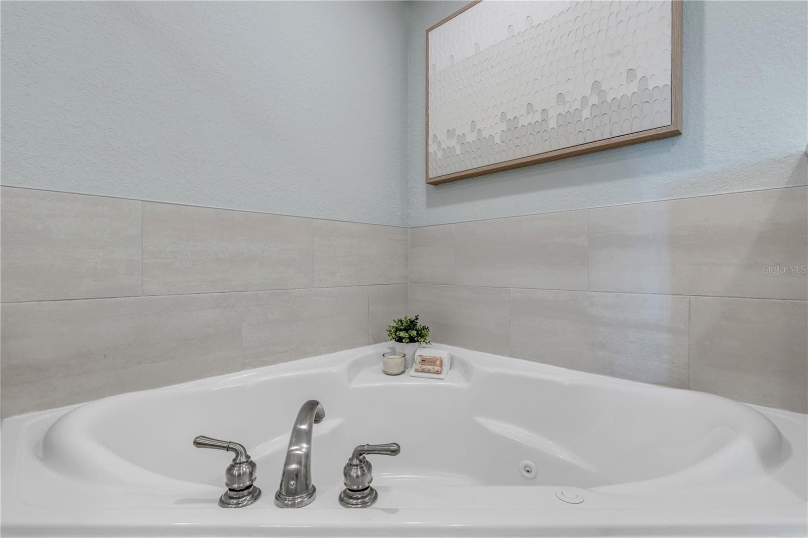 Jacuzzi tub in Primary bathroom - 1 RIVERWALK DR #303, NEW SMYRNA BEACH