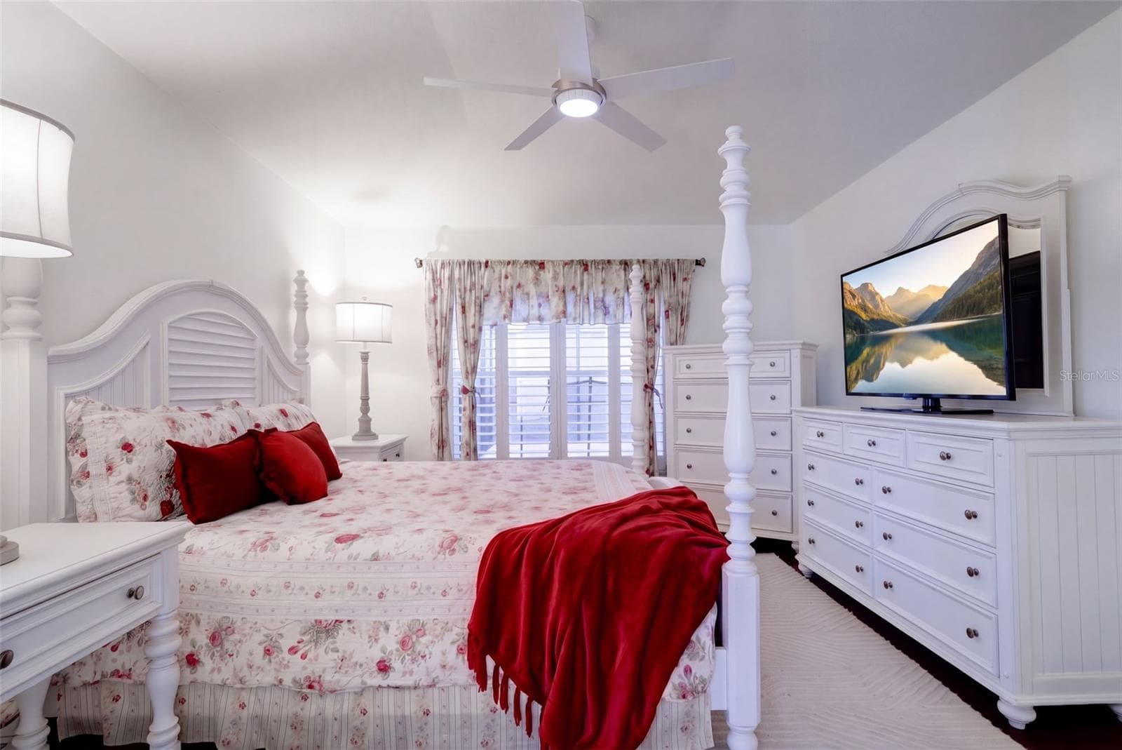 Primary Suite Overlooking Pool - 4601 FORMBY CT, KISSIMMEE