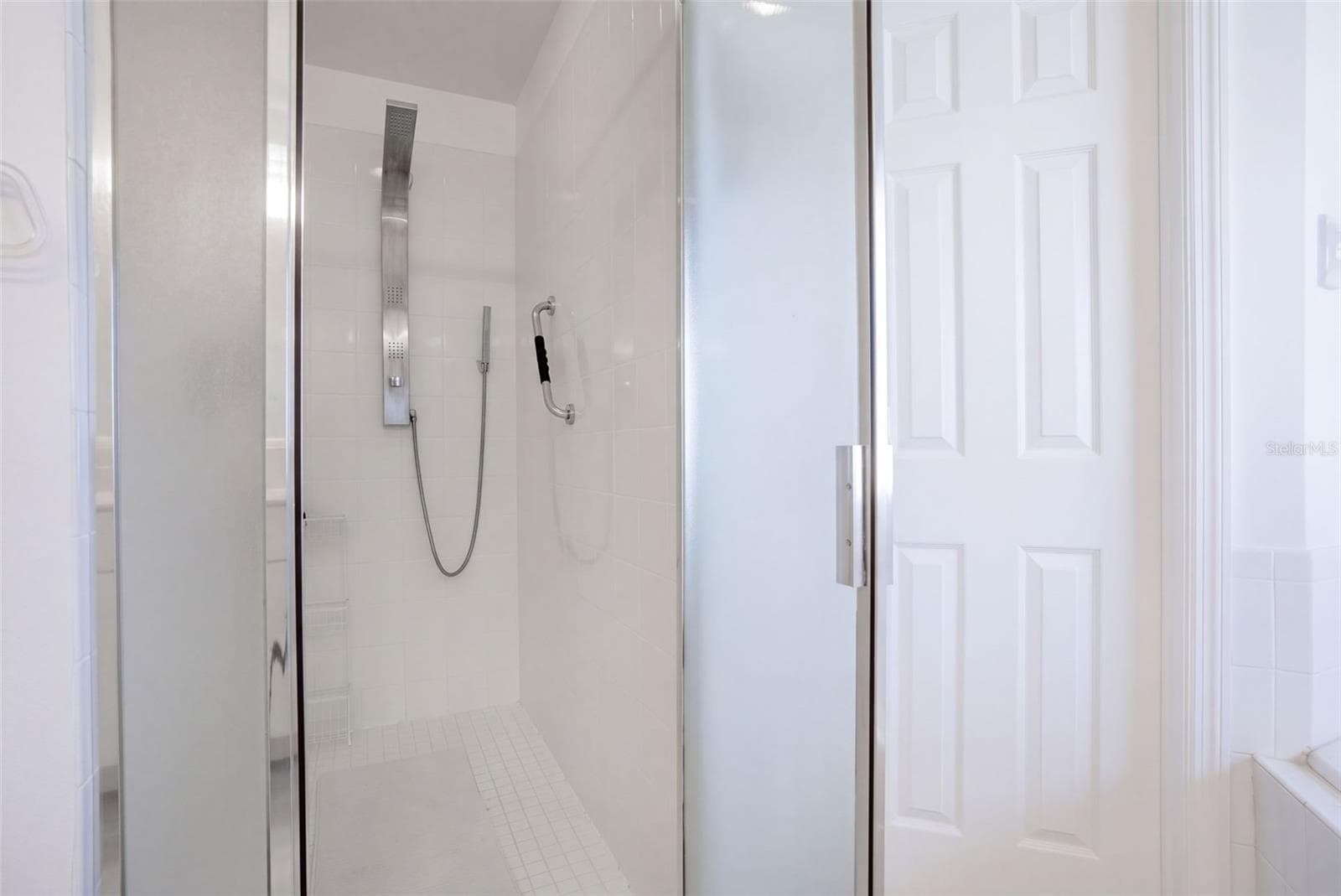 Primary Bathroom w/ Soaking Tub & Shower - 4601 FORMBY CT, KISSIMMEE