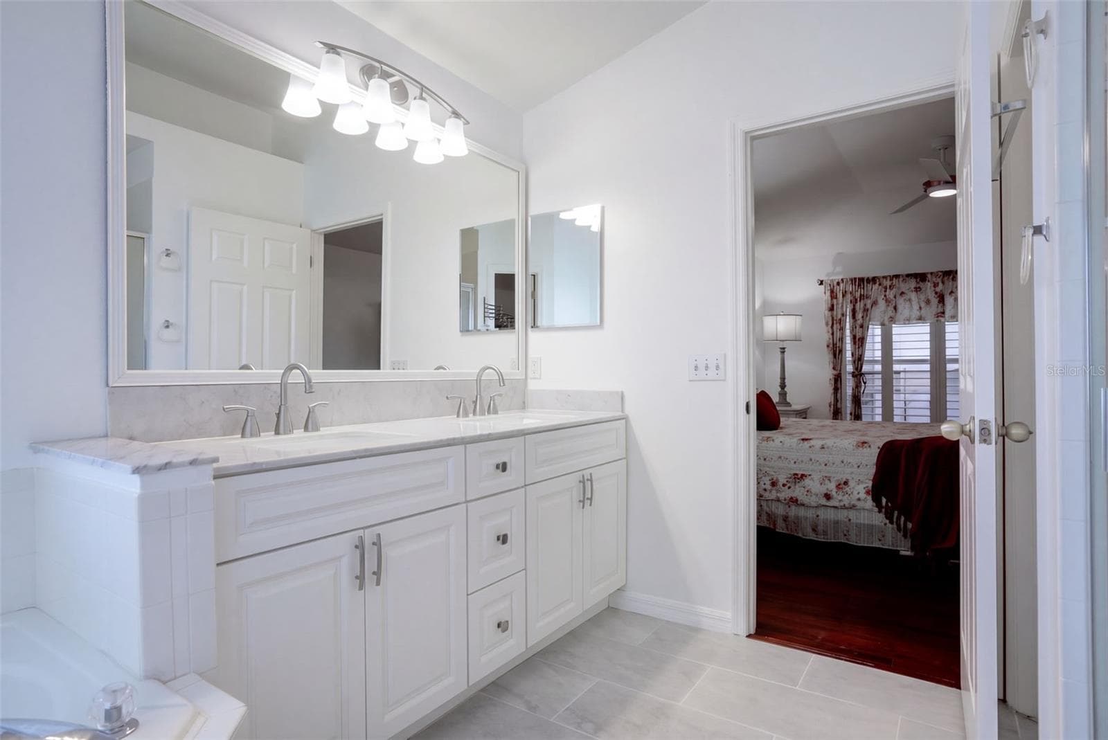 Primary Bathroom w/ Soaking Tub & Shower - 4601 FORMBY CT, KISSIMMEE