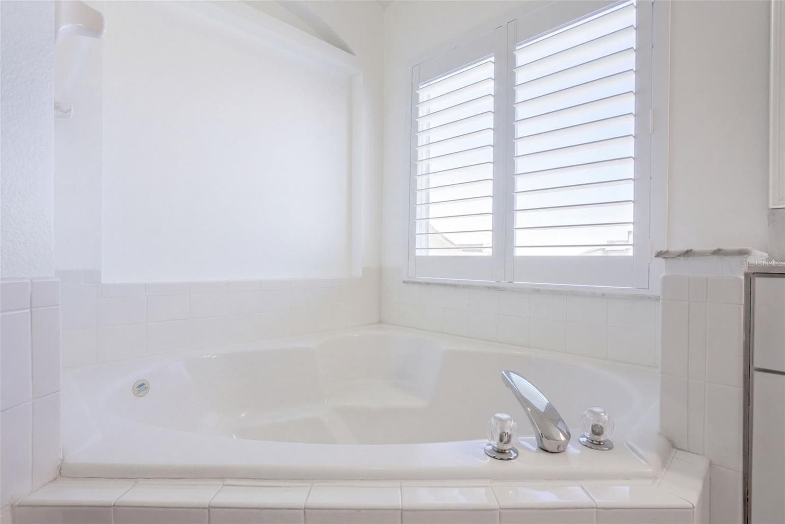 Primary Bathroom w/ Soaking Tub & Shower - 4601 FORMBY CT, KISSIMMEE