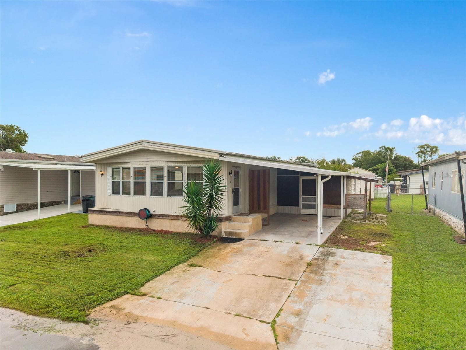 Manufactured Home at 137 PINE TREE DR, DEBARY, photo 3 of 31