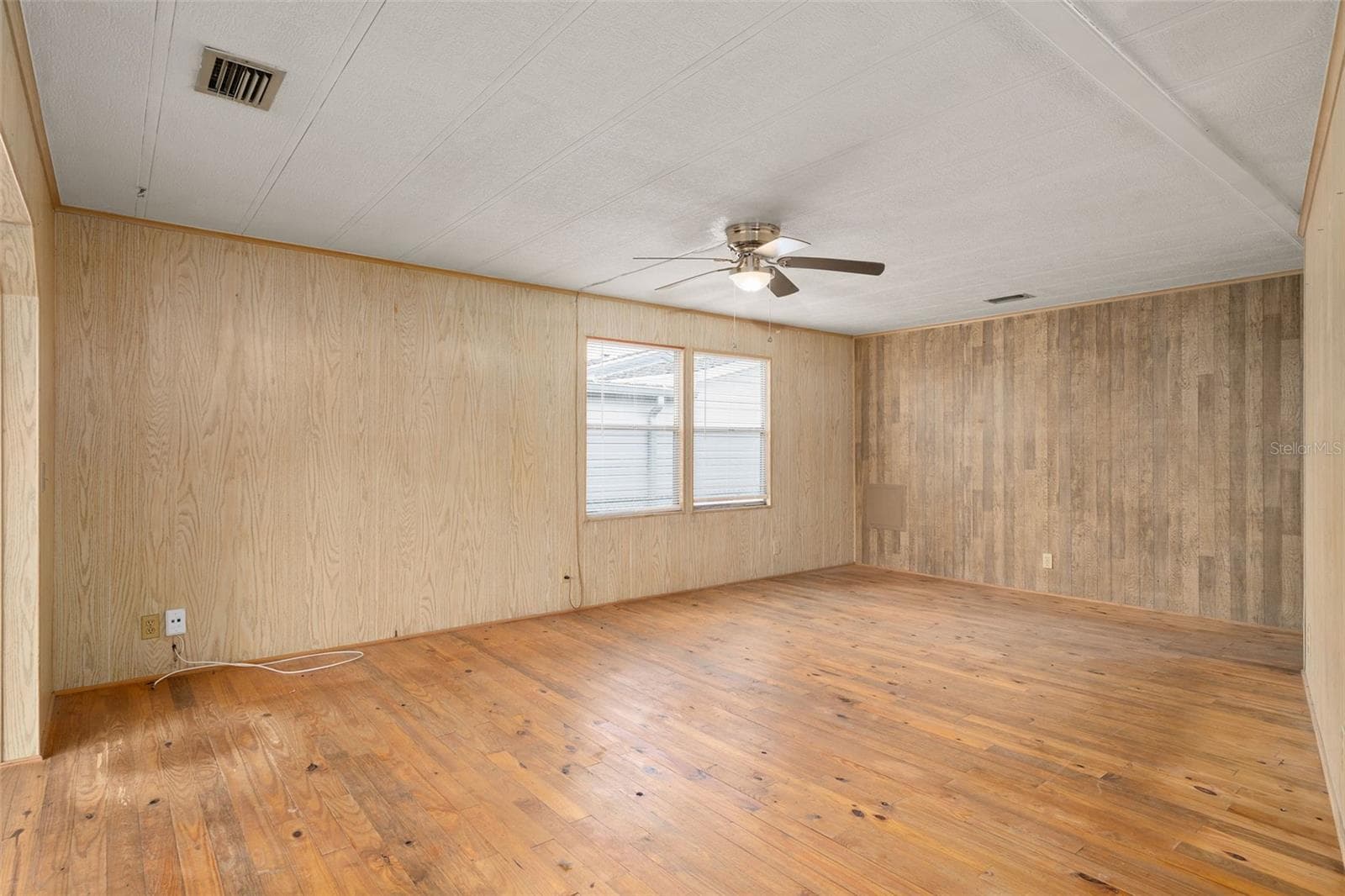 Manufactured Home at 137 PINE TREE DR, DEBARY, photo 10 of 31