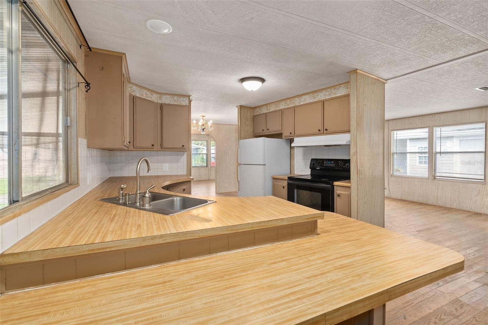 Manufactured Home at 137 PINE TREE DR, DEBARY, photo 14 of 31