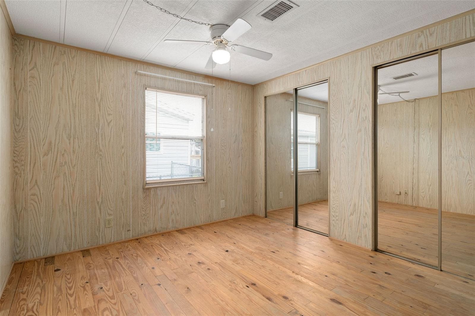 Manufactured Home at 137 PINE TREE DR, DEBARY, photo 17 of 31