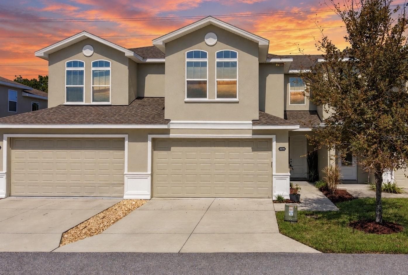 2270 MONTVIEW DR