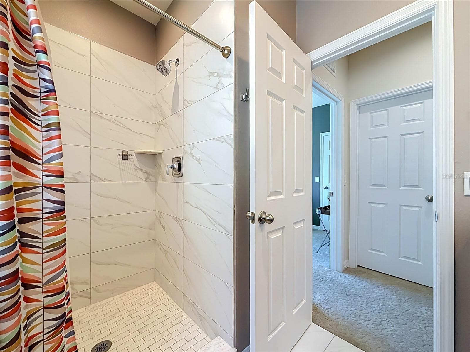 2nd Full Bath with walk-in shower - 2270 MONTVIEW DR, CLEARWATER