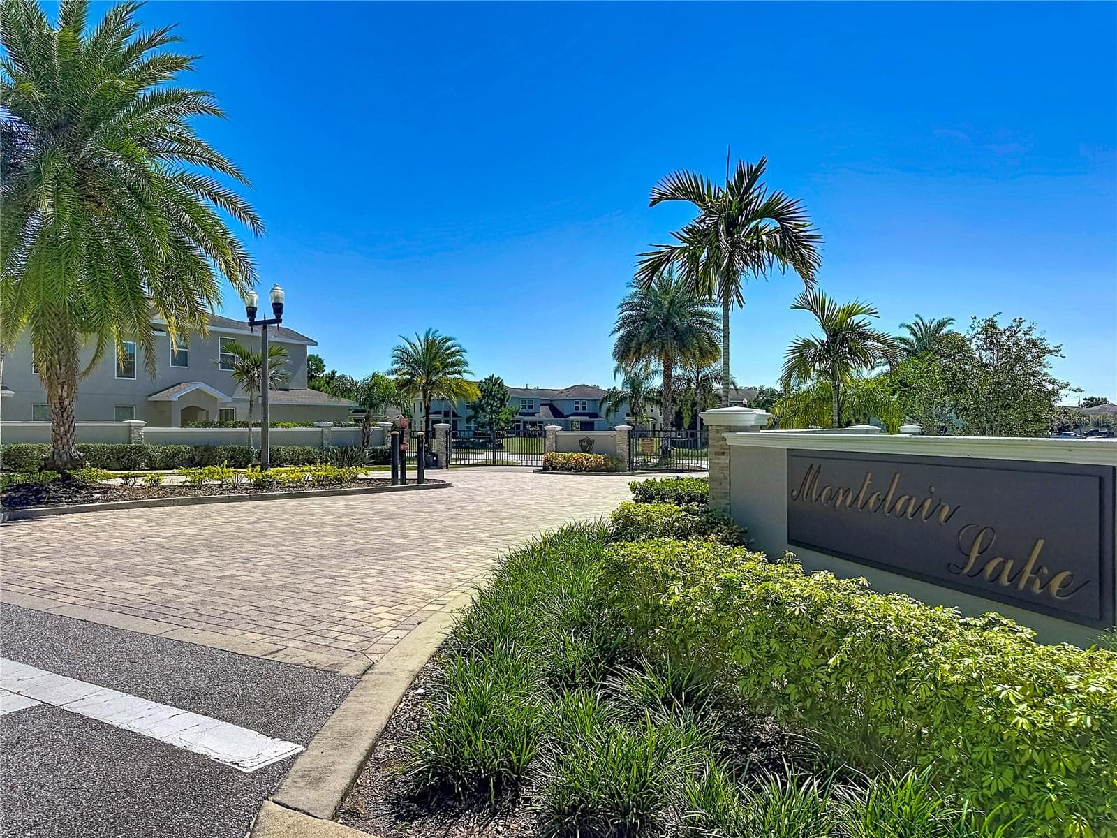 Beautifully manicured, GATED COMMUNITY of Montclair Lake Townhomes, you'll appreciate the lovely surroundings, scenic ponds, and COMMUNITY POOL - 2270 MONTVIEW DR, CLEARWATER