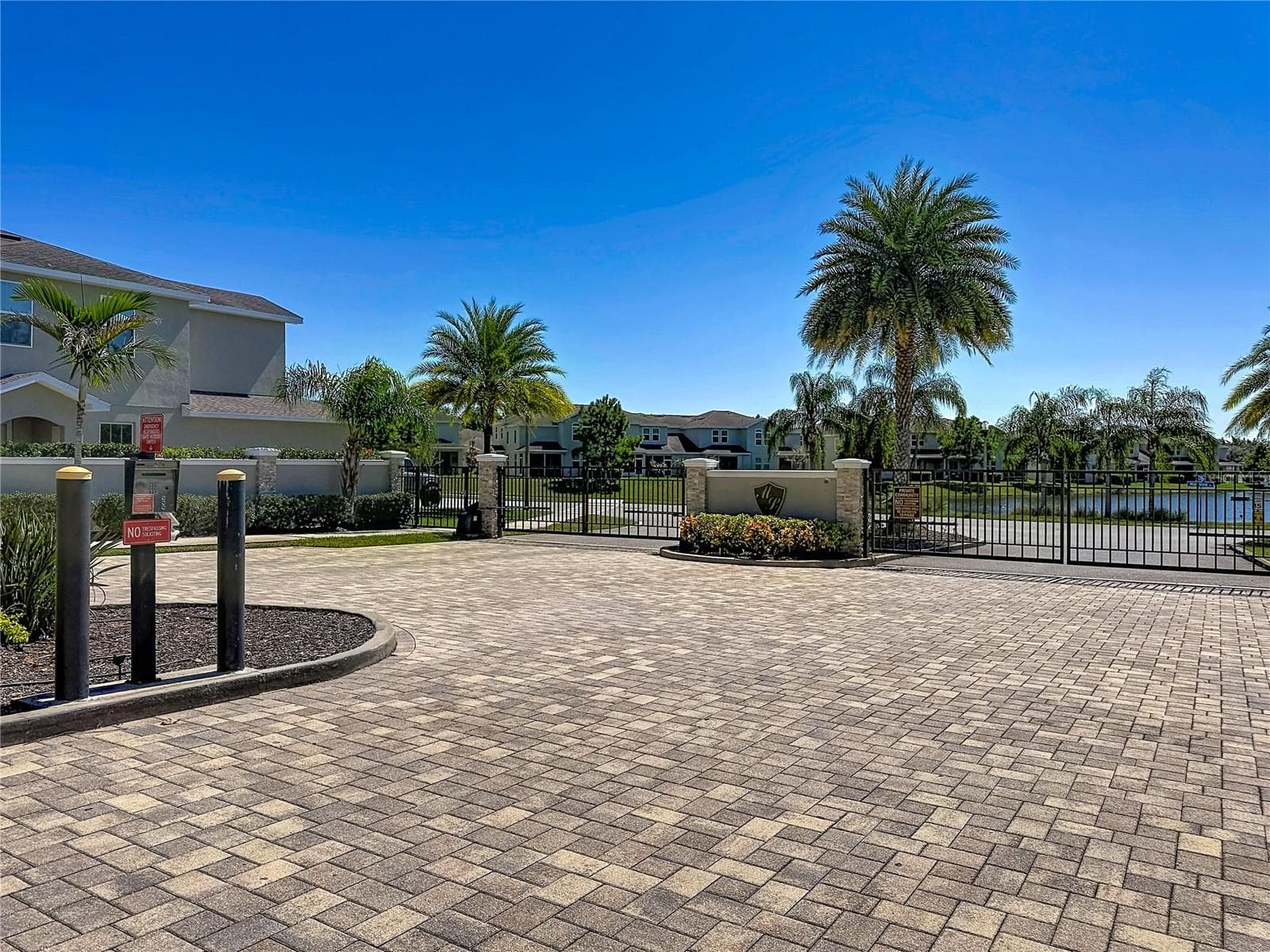 Beautifully manicured, GATED COMMUNITY of Montclair Lake Townhomes, you'll appreciate the lovely surroundings, scenic ponds, and COMMUNITY POOL - 2270 MONTVIEW DR, CLEARWATER