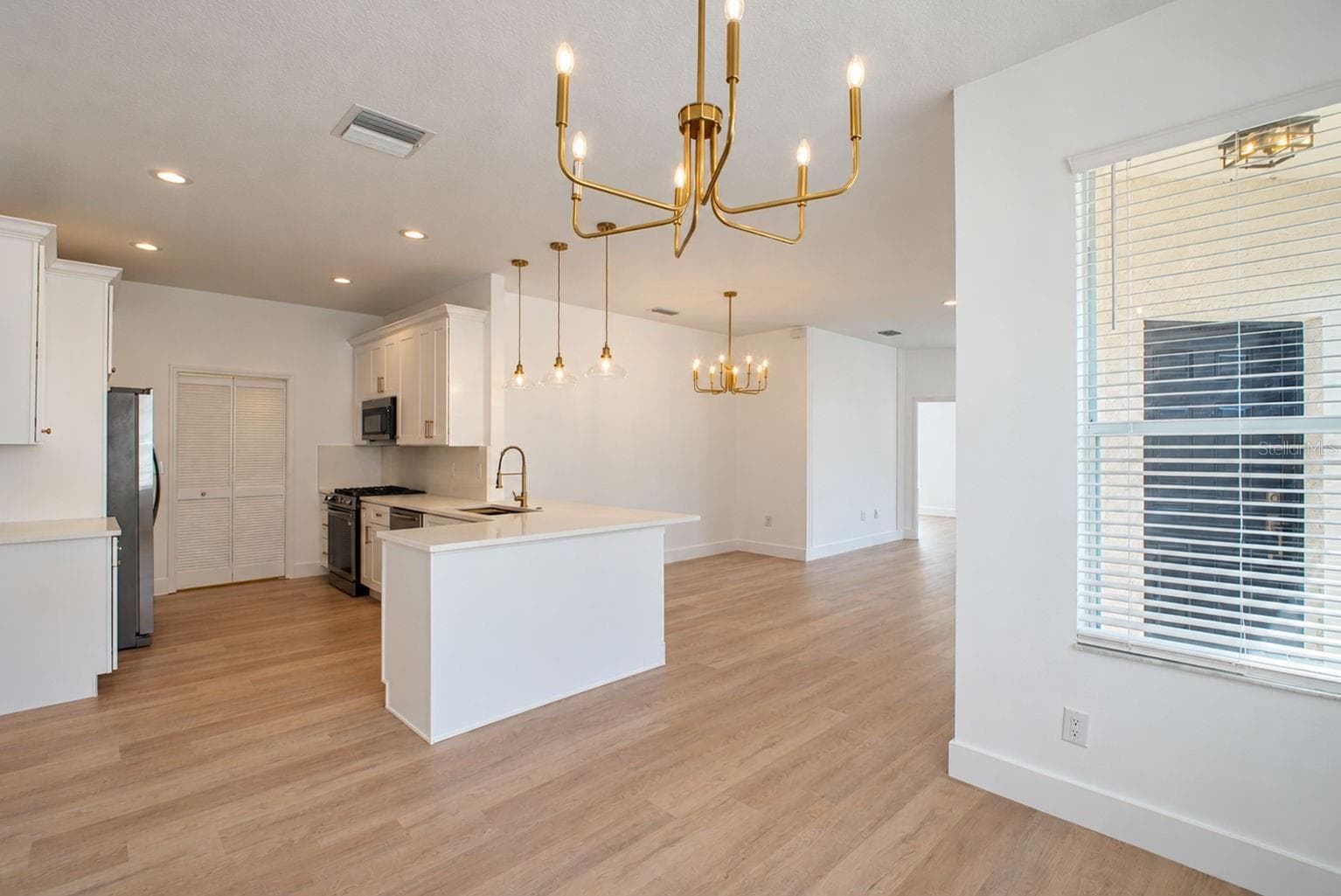 Kitchen - 31421 SHAKER CIR, WESLEY CHAPEL