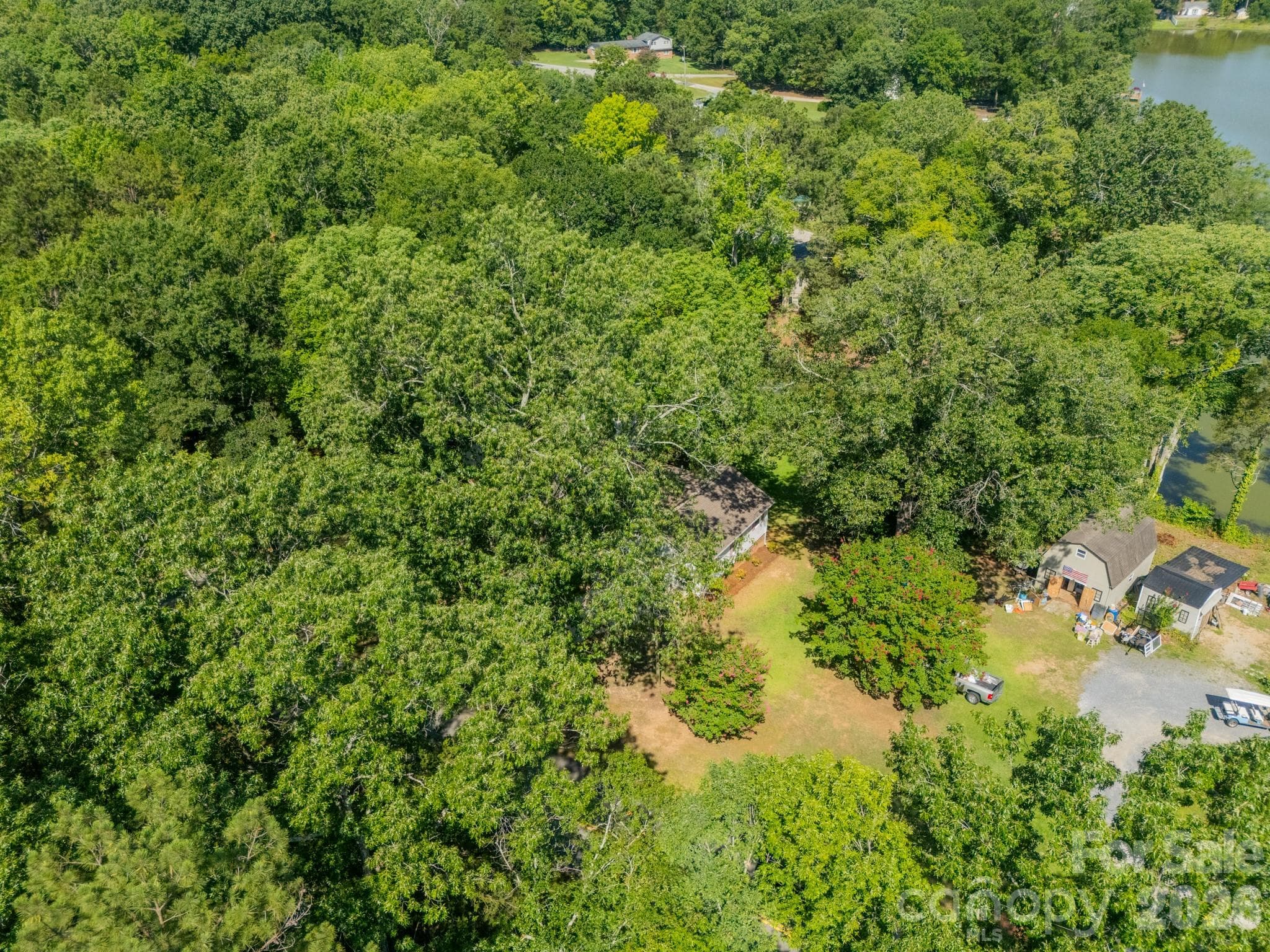 Single Family Residence at 1077 E Shore Drive, Lancaster, photo 4 of 48