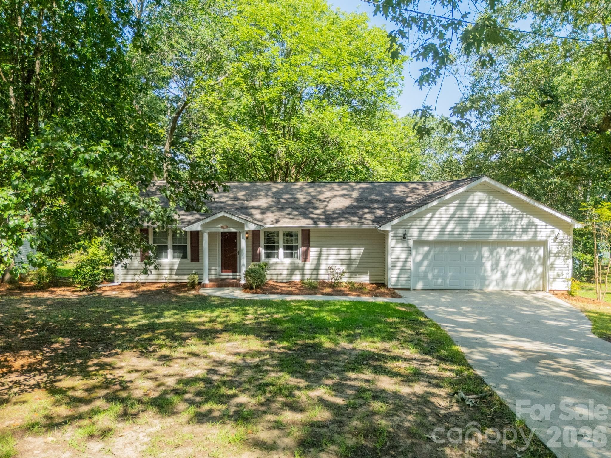 Single Family Residence at 1077 E Shore Drive, Lancaster, photo 6 of 48