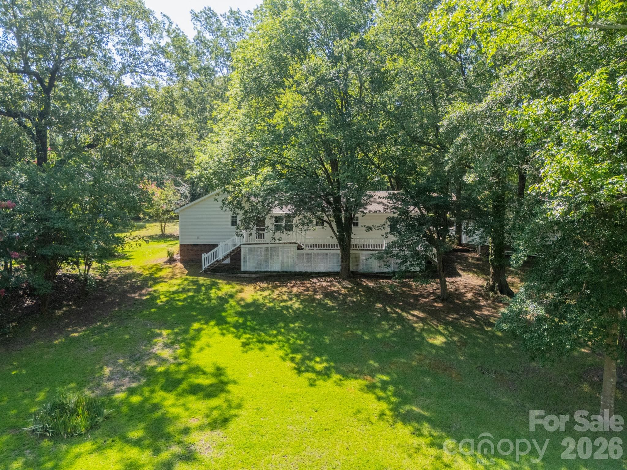 Single Family Residence at 1077 E Shore Drive, Lancaster, photo 11 of 48