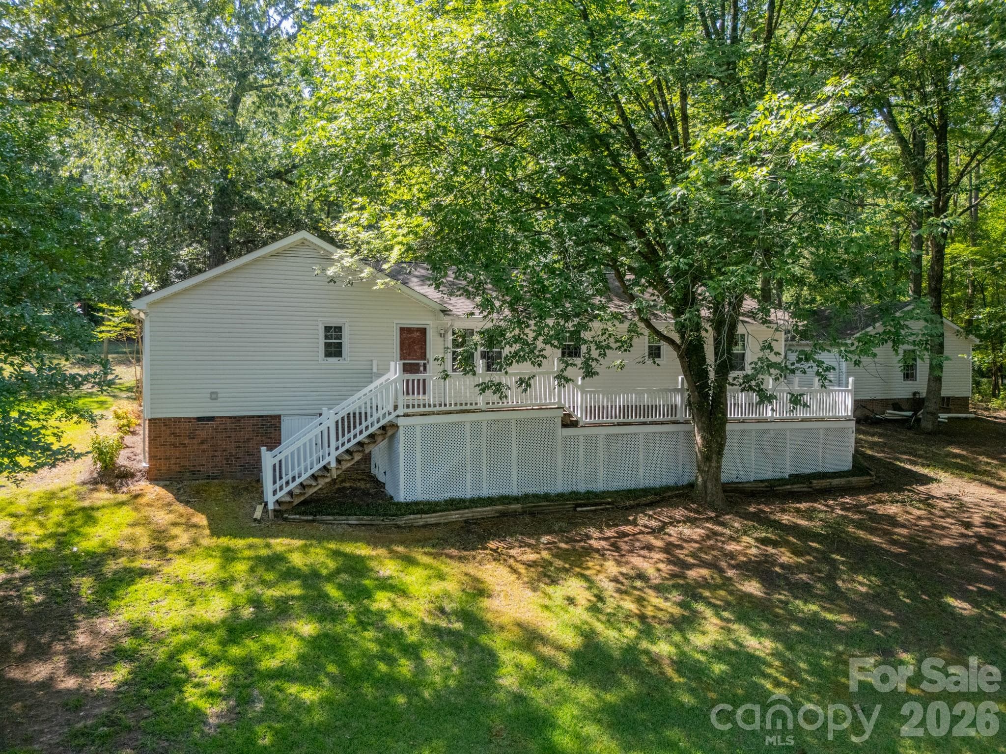 Single Family Residence at 1077 E Shore Drive, Lancaster, photo 15 of 48