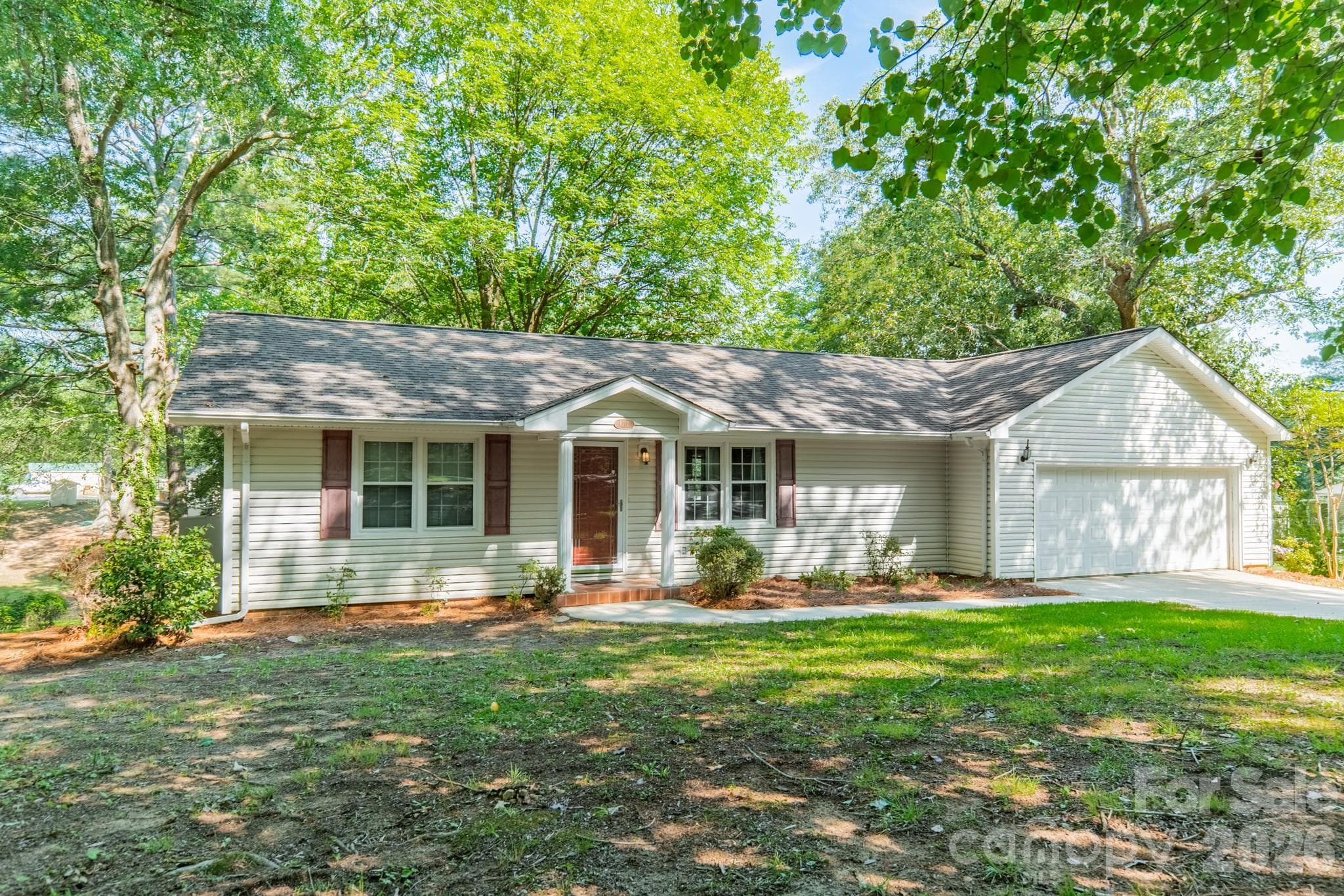Single Family Residence at 1077 E Shore Drive, Lancaster, photo 22 of 48