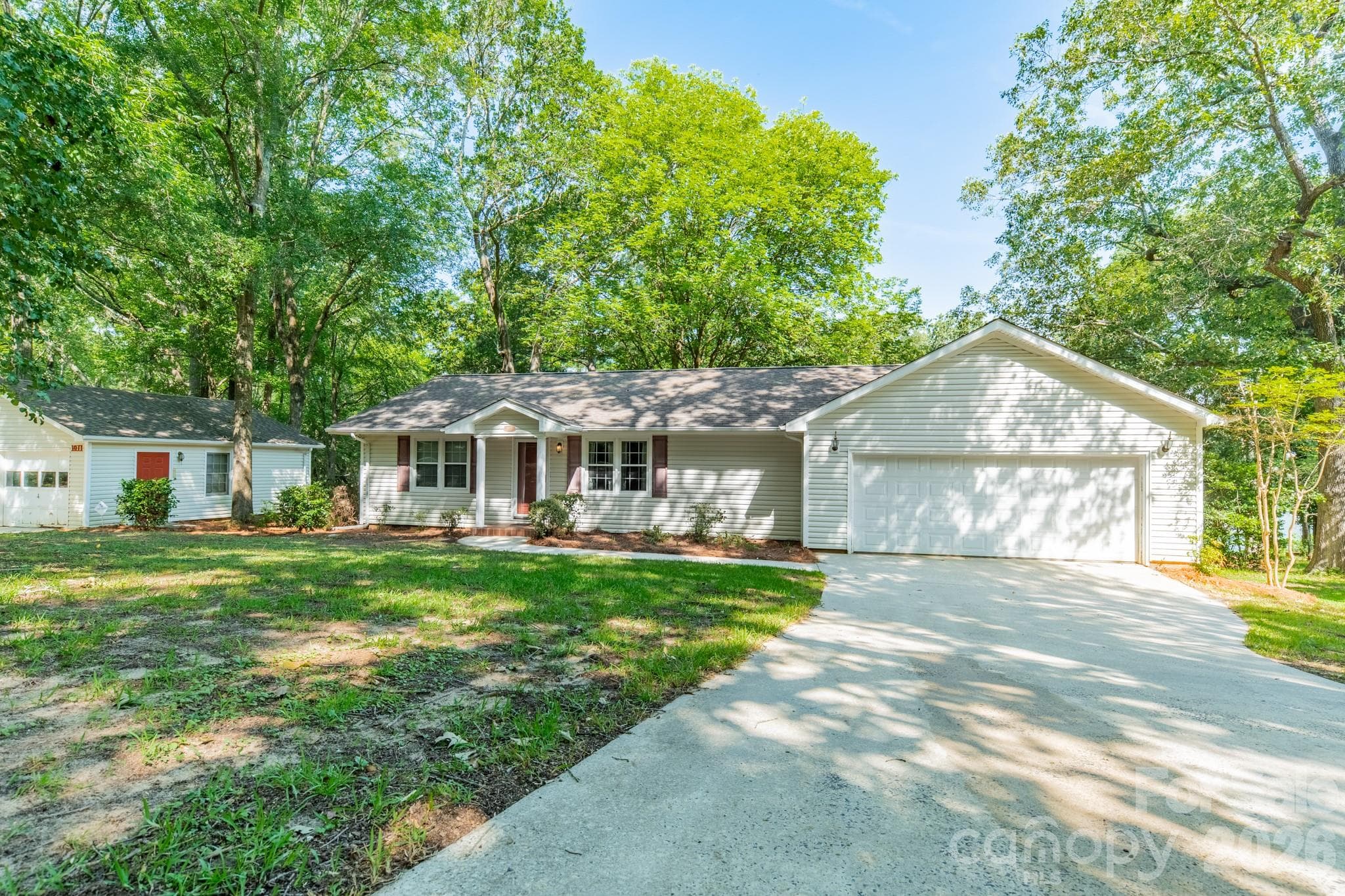 Single Family Residence at 1077 E Shore Drive, Lancaster, photo 24 of 48