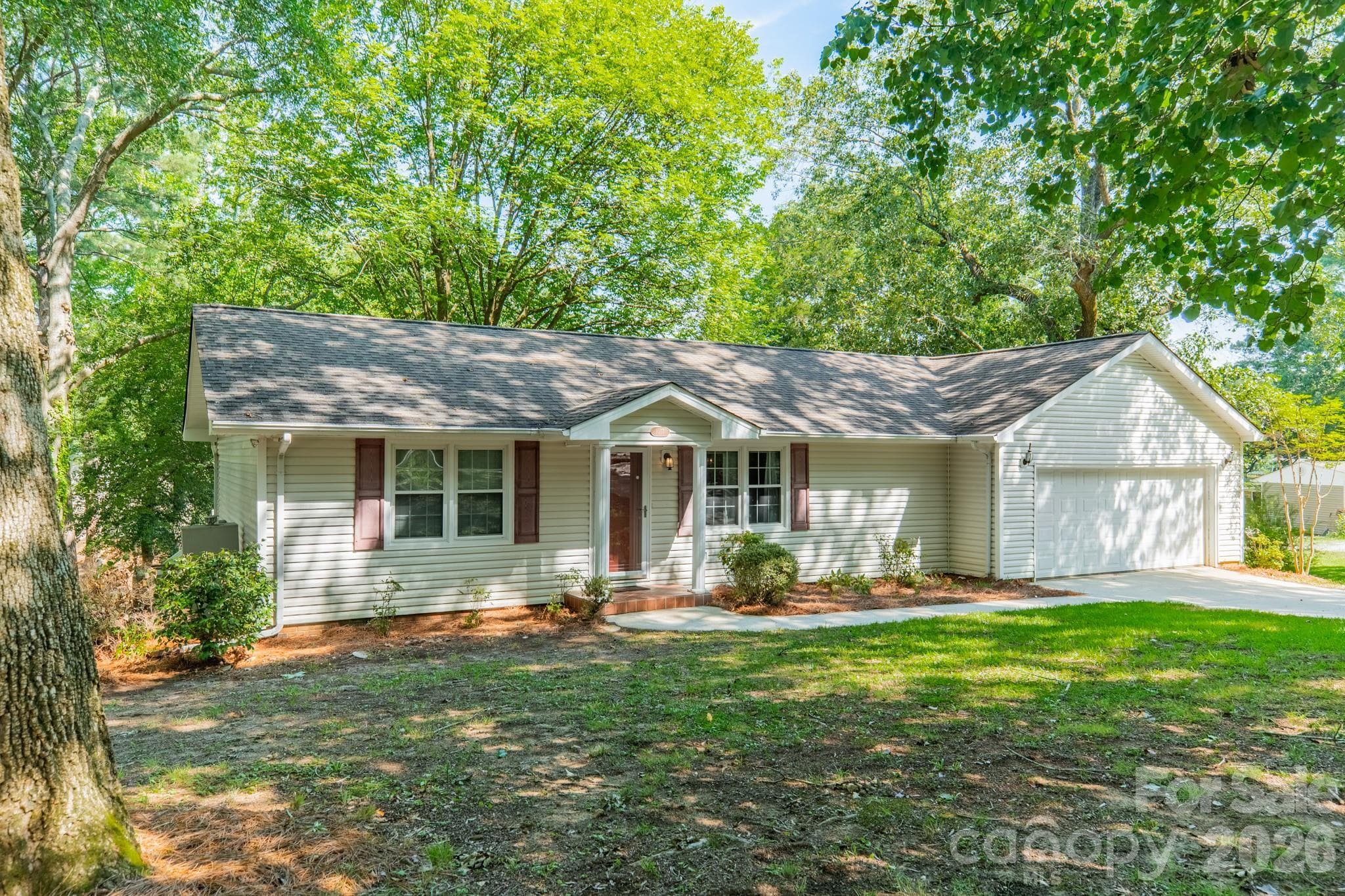 Single Family Residence at 1077 E Shore Drive, Lancaster, photo 27 of 48