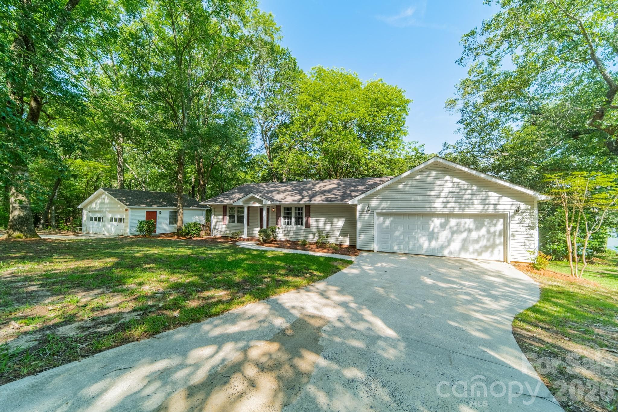 Single Family Residence at 1077 E Shore Drive, Lancaster, photo 30 of 48