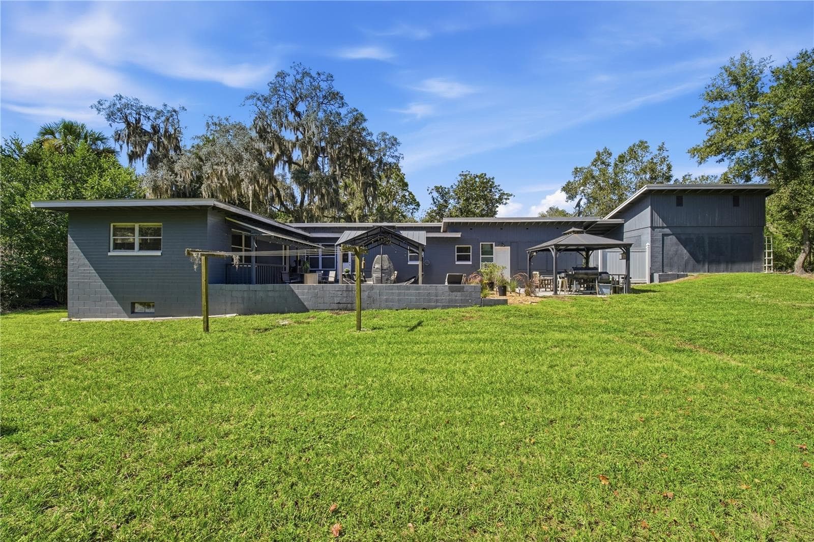 Back yard - 735 N SANS SOUCI AVE, DELAND