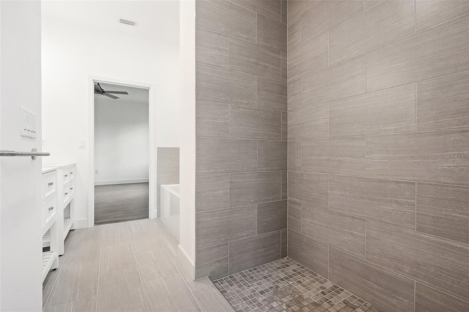 previous model primary tub shower combo - 1772 6TH AVE, DELAND