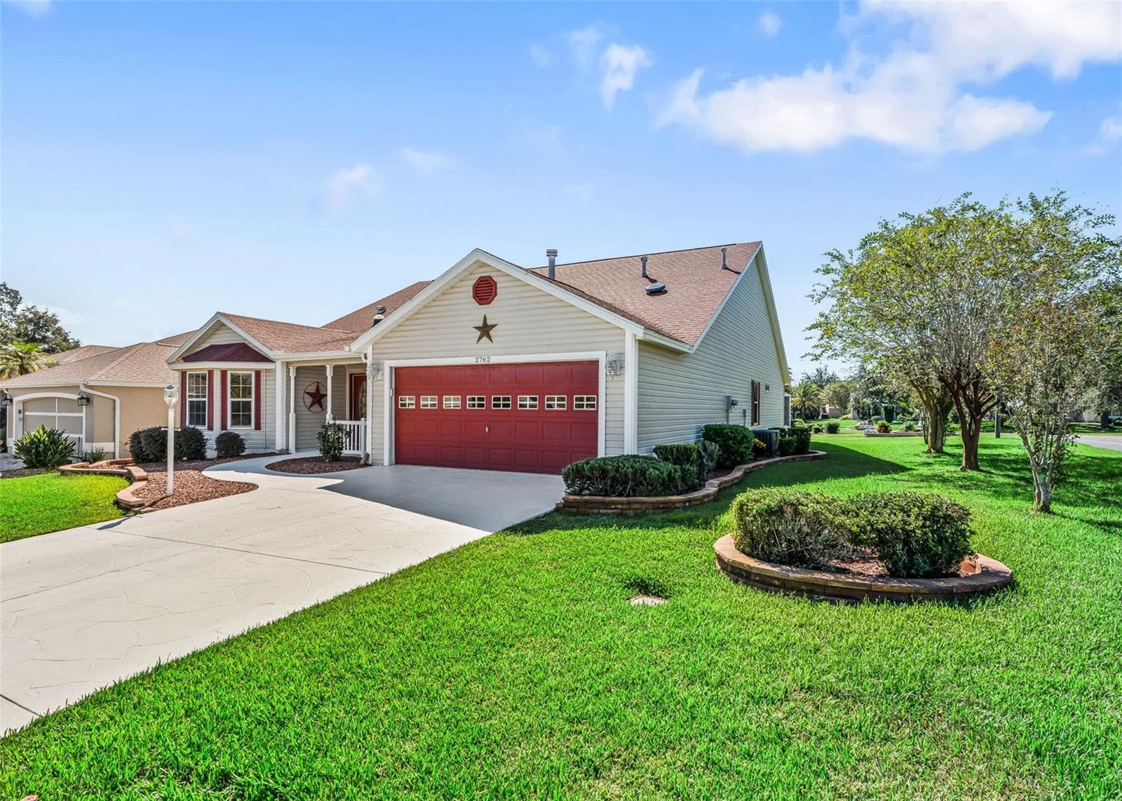 Beautifully Landscaped Throughout! - 2762 MORVEN PARK WAY, THE VILLAGES