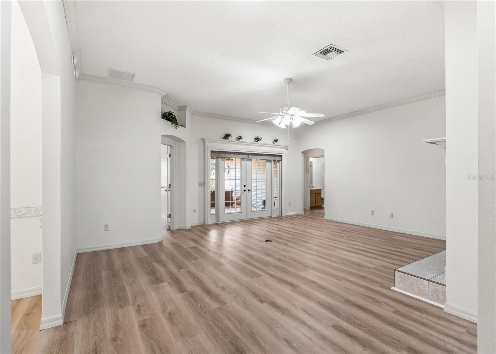Extra Large Living Area - 2762 MORVEN PARK WAY, THE VILLAGES